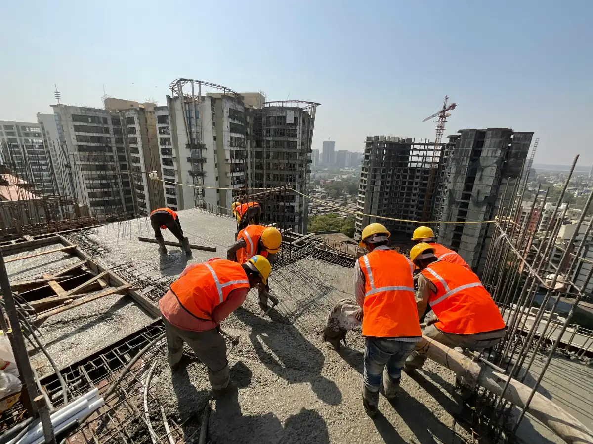 Civil construction for homes, institutions, commercial spaces, and turnkey projects.